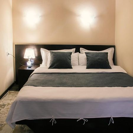 Alplaza Hotel Öskemen Bagian luar foto