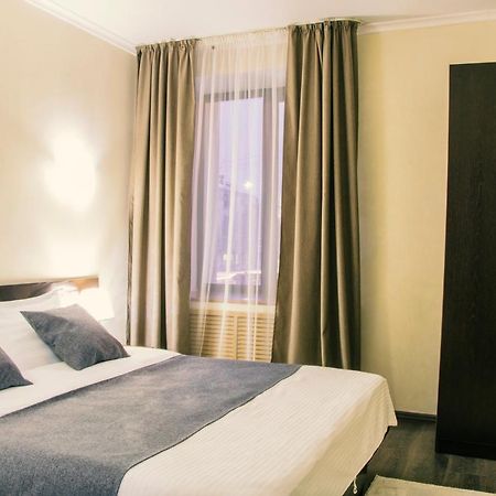 Alplaza Hotel Öskemen Bagian luar foto