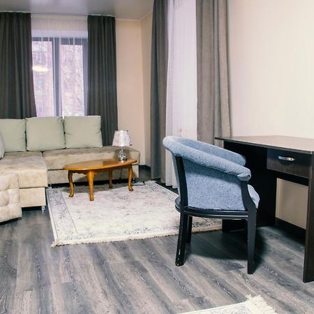 Alplaza Hotel Öskemen Bagian luar foto