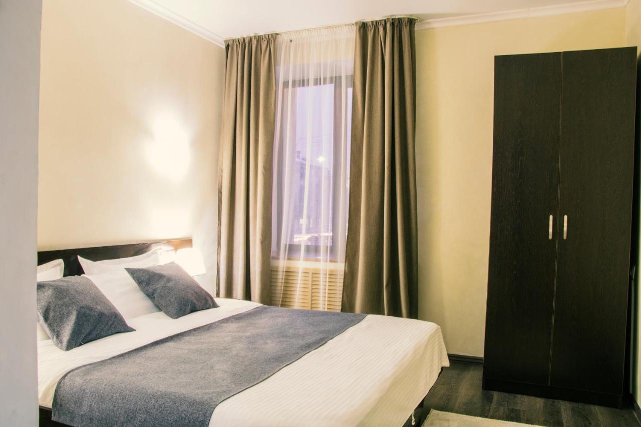 Alplaza Hotel Öskemen Bagian luar foto
