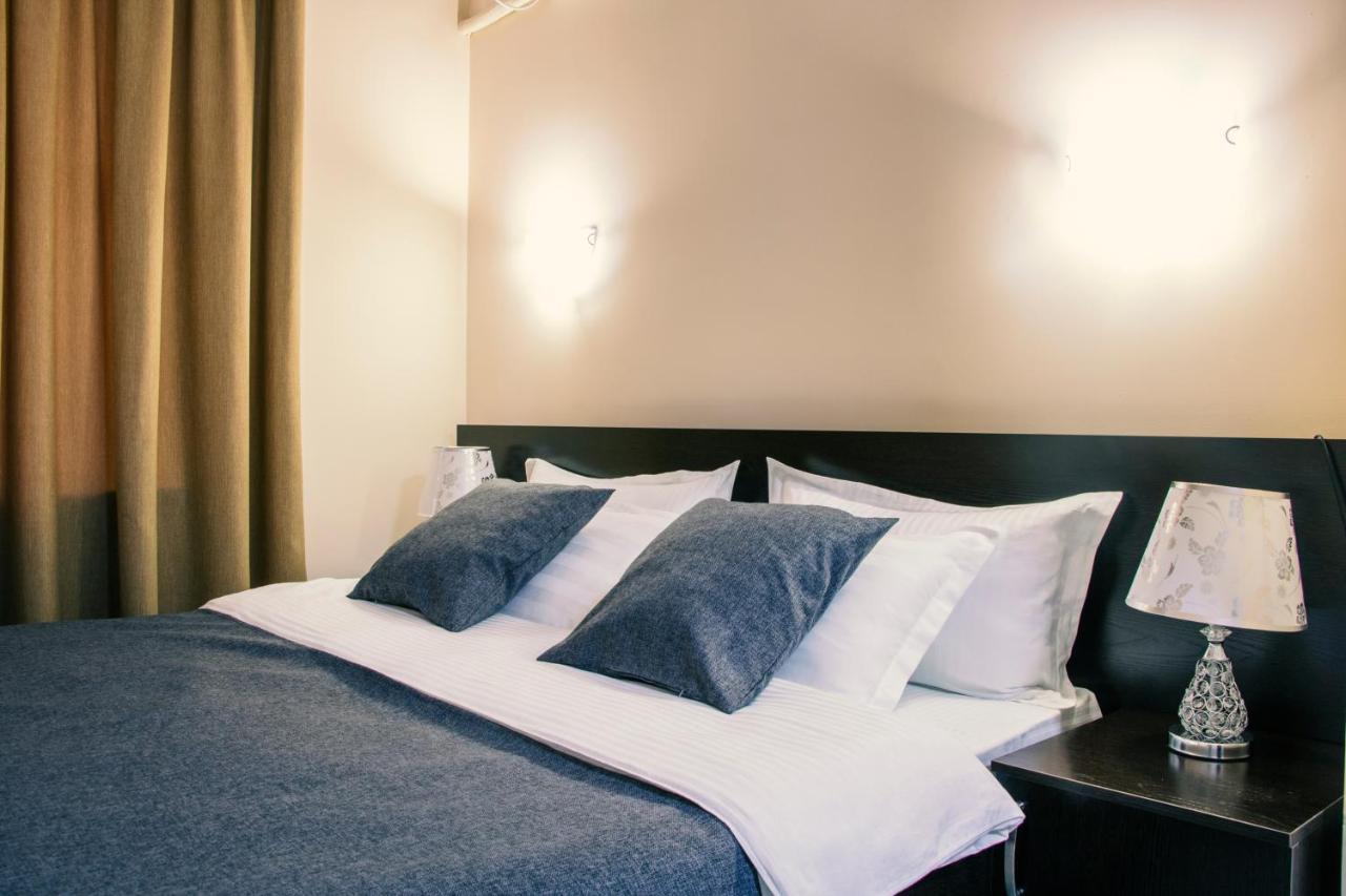 Alplaza Hotel Öskemen Bagian luar foto