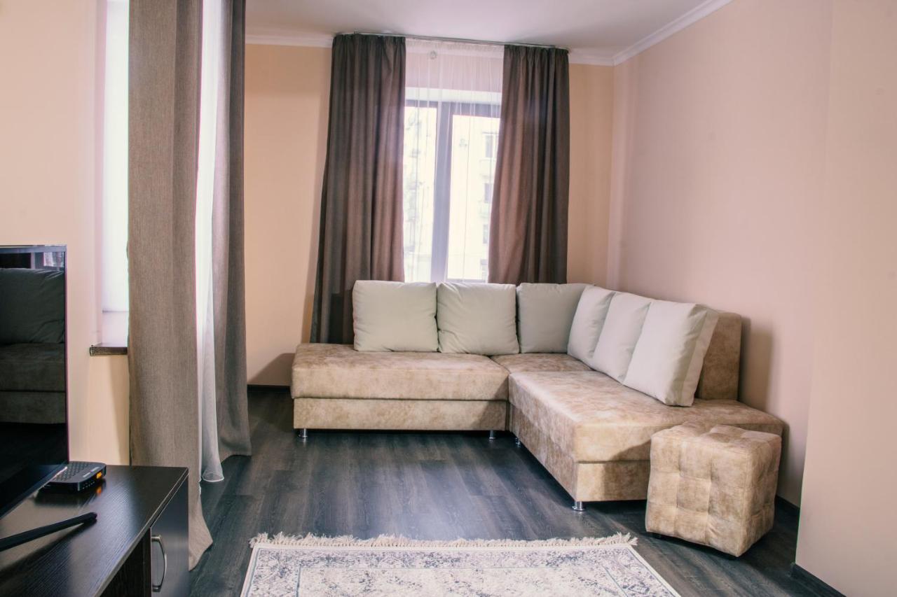 Alplaza Hotel Öskemen Bagian luar foto