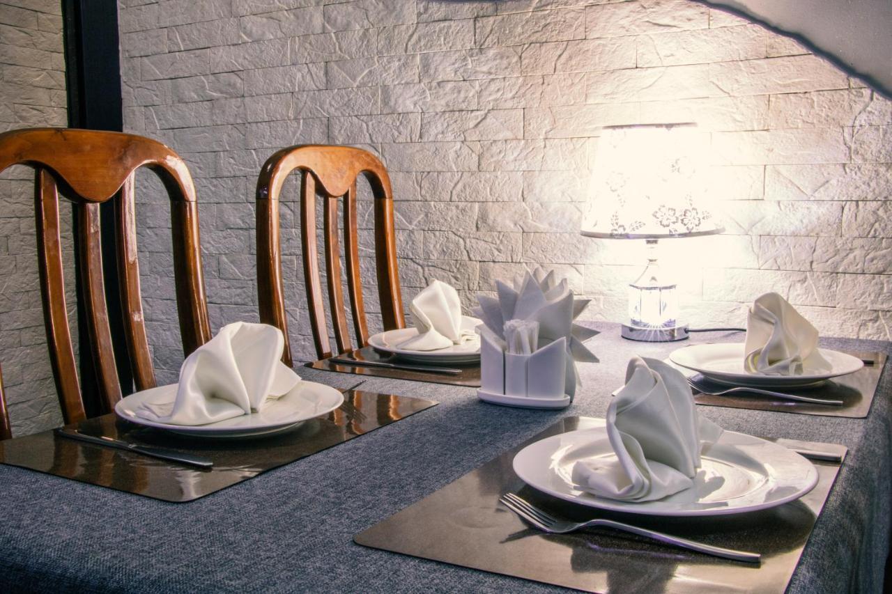 Alplaza Hotel Öskemen Bagian luar foto