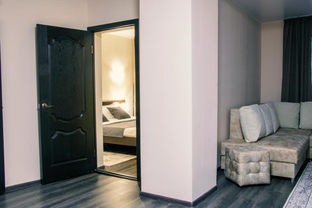Alplaza Hotel Öskemen Bagian luar foto