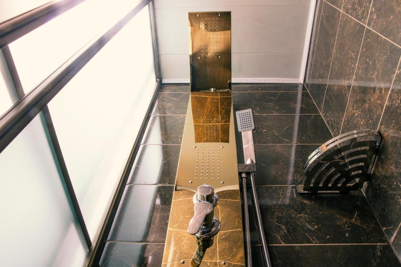 Alplaza Hotel Öskemen Bagian luar foto
